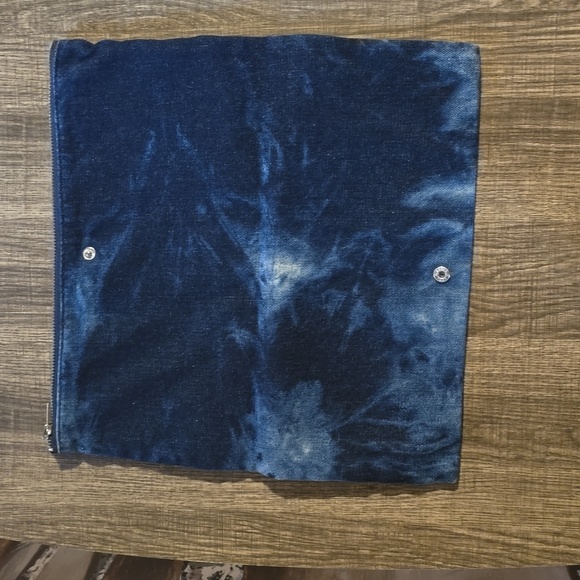 Code Blue Pouch - Picture 2 of 5